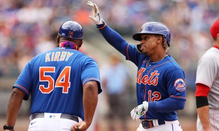 Mets’ offense registers 13 hits in 10-2 rout of Reds