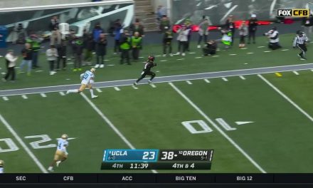 Bo Nix finds Bucky Irving for a 33-yard touchdown to extend Oregon’s lead over UCLA